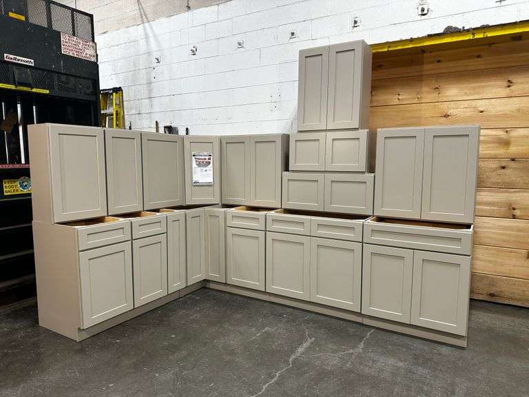 Assembled Mojave Shaker Kitchen Cabinet Set 12'x12'
