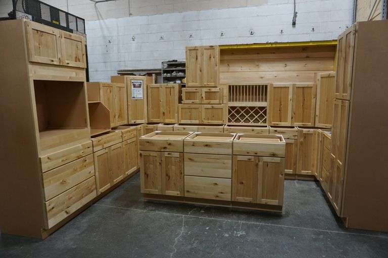 Frontier Shaker Kitchen Cabinet Set 10'x16'x10'