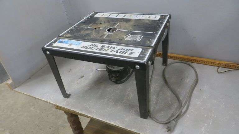 Rockwell Router w/ ¼" Collet on Table