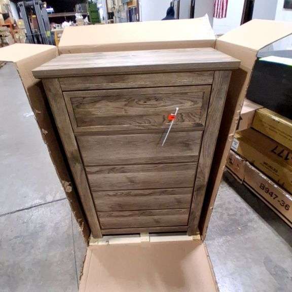 Signature Design by Ashley Chest of Drawers