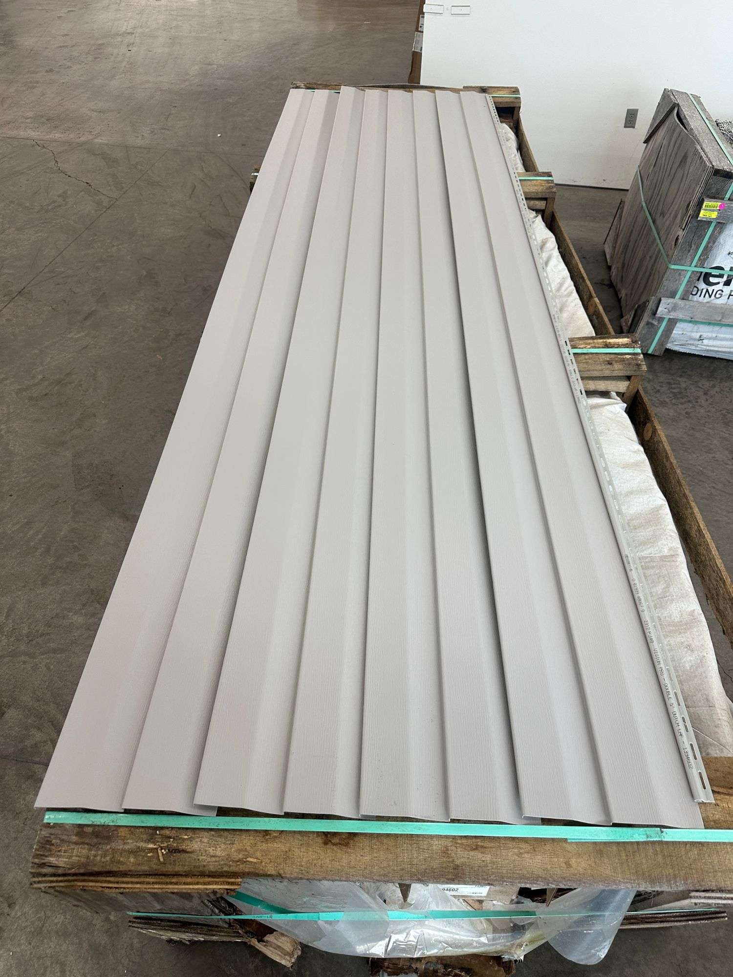 yページ Flint D5D Vinyl Siding 12' - Lambrecht Auction, Inc.
