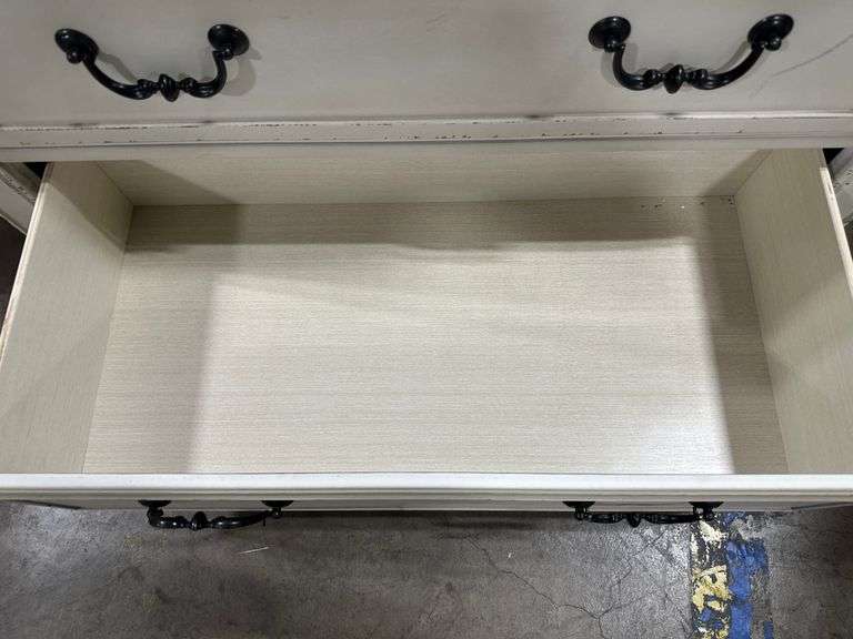 Ashley Furniture Blendon 5 Drawer Dresser