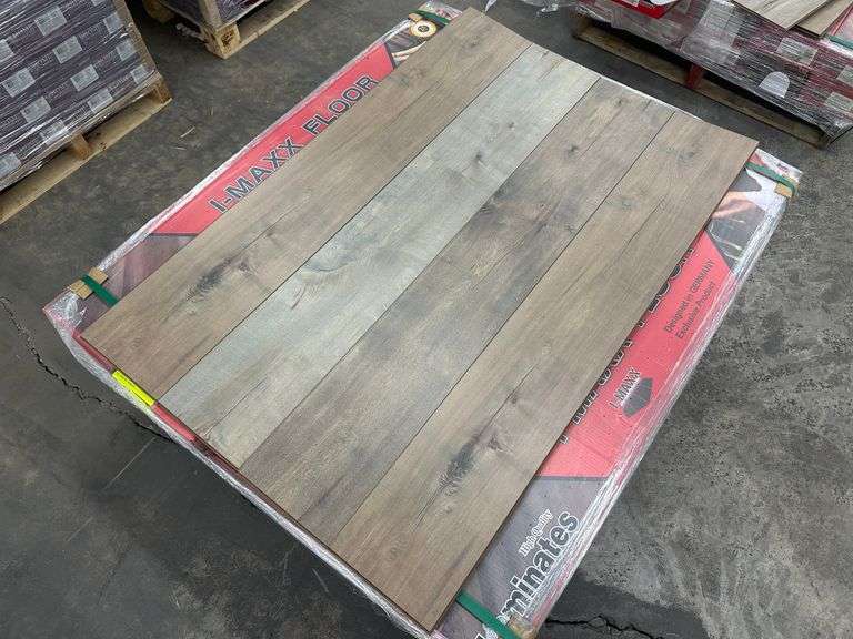Techno Waterloo Laminate Flooring 12mmx8"x4'