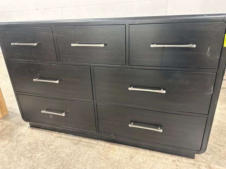 Rowanbeck 7 Drawer Dresser