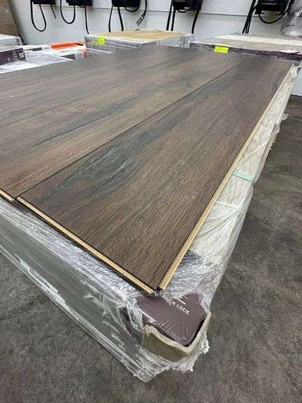 Hayes River Oak Laminate Flooring 12mmx8"x51"