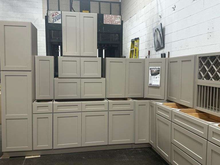 Mojave Shaker Kitchen Cabinet Set 12'x15'