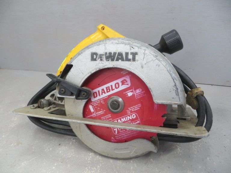 Dewalt 7-1/4" Circular Saw - Lambrecht Auction, Inc.