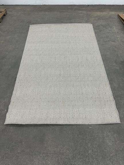 Area Rug 5'x8'