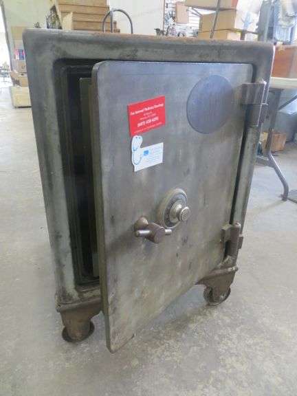Floor Safe 33.5x23x25" w/ Combination