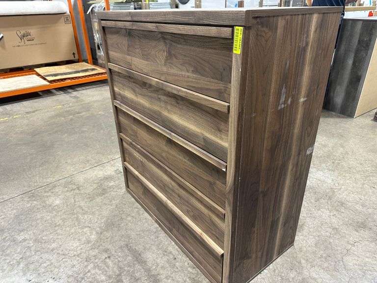 Zadilyn 5 Drawer Chest of Drawers