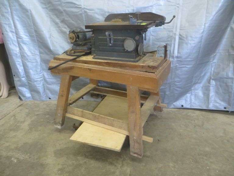 Craftsman 7.25" Tablesaw on Wooden Stand
