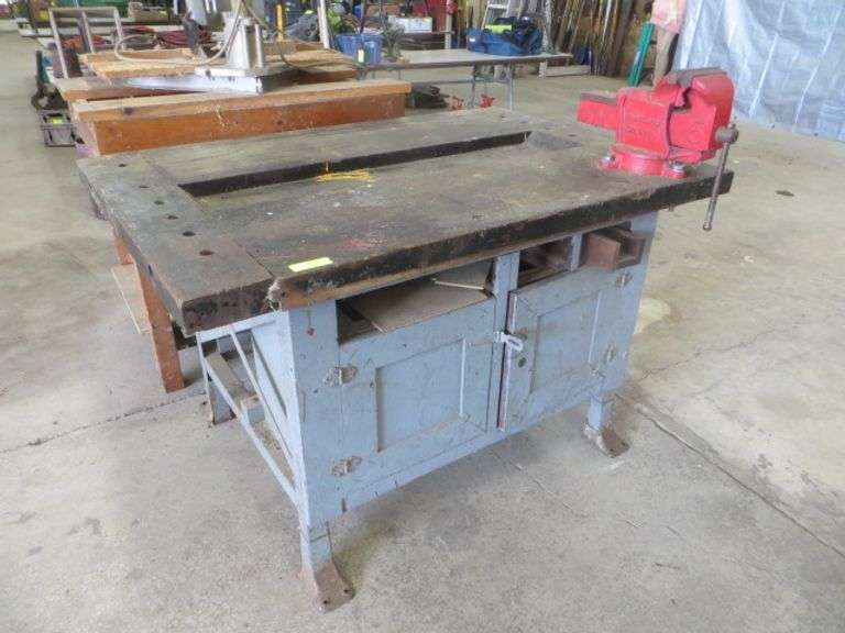 Workbench w/ Recessed Center & 5" Craftsman Vise
