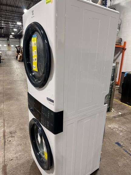 300 Series Laundry Tower Single Unit Washer & Electric Dryer