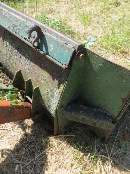 New Idea Loader w/ Bucket & Hydraulics