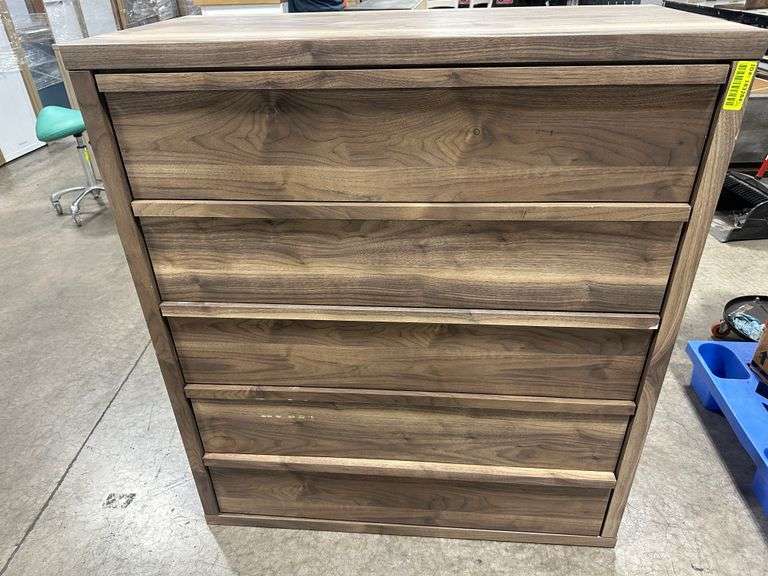 Zadilyn 5 Drawer Chest of Drawers