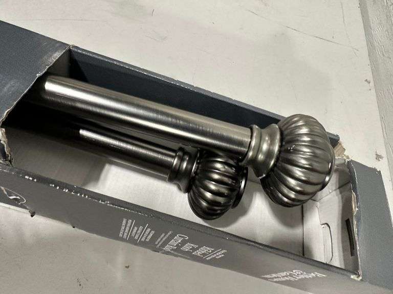 Ribbed Knob Curtain Rod