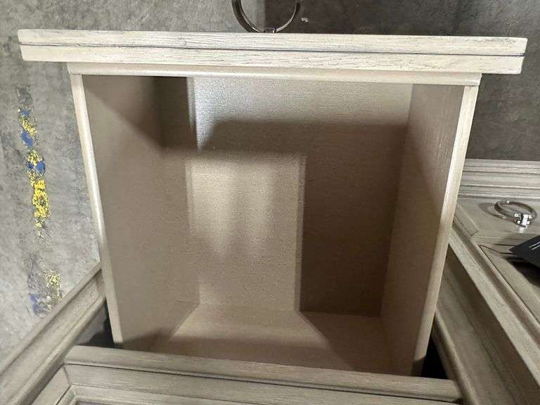 Jorlaina 9 Drawer Dresser