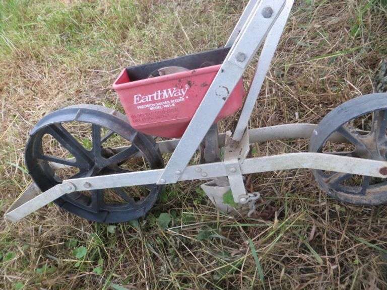 Seeder w/ Plates