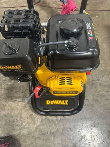 3402 PSI 2.5 GPM Gas Cold Water Pressure Washer