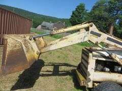 International 260 Backhoe/Loader