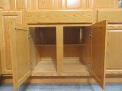 Regal Oak Kitchen Cabinet Set 10'x14'x10'