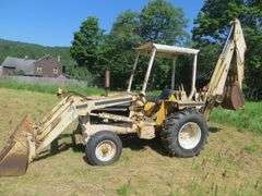 International 260 Backhoe/Loader