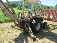 International 260 Backhoe/Loader