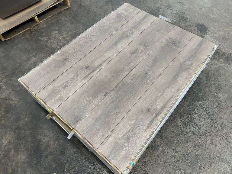Anniston Oak Laminate Flooring  7MMx8"x51"