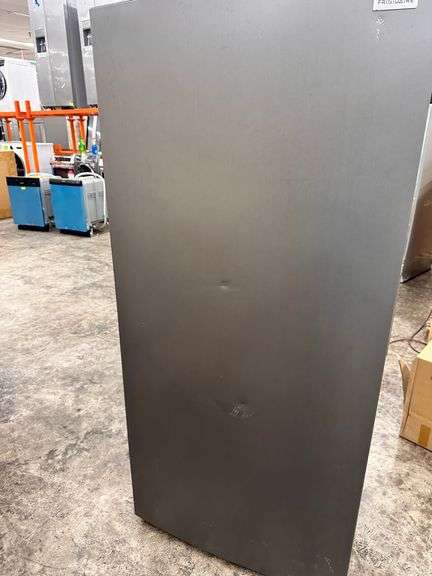33 Inch Wide 20 Cu. Ft. Free Standing Upright Full Size Freezer