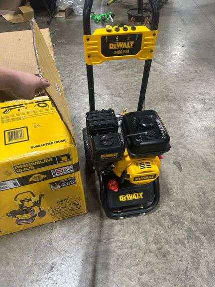3401 PSI 2.5 GPM Gas Cold Water Pressure Washer
