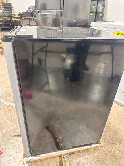 Magic Chef 4.4 cu. ft. Mini Fridge in Stainless Steel Look without ...