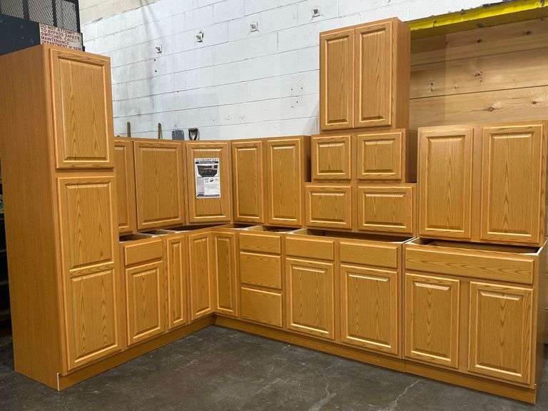 Regal Oak Kitchen Cabinet Set 12'x12'