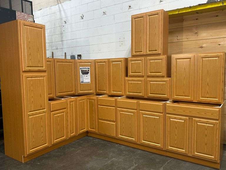 Regal Oak Kitchen Cabinet Set 12'x12'