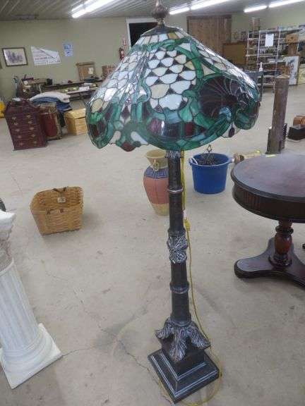 Floor Lamp w/ Leaded Slag Glass Lamp Shade