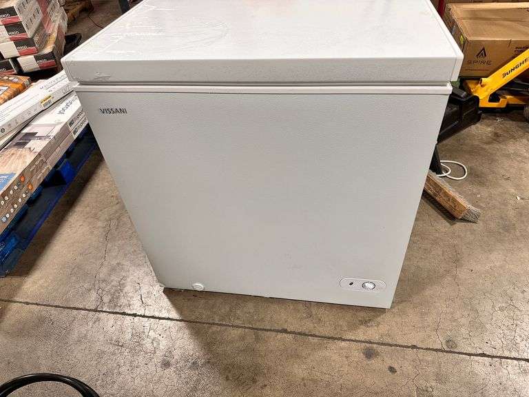 Vissani 7.0 cu. ft. Manual Defrost Chest Freezer