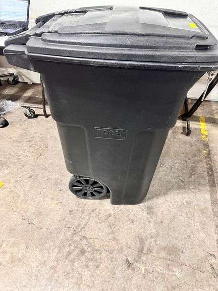 toter 64 Gal Trash Can