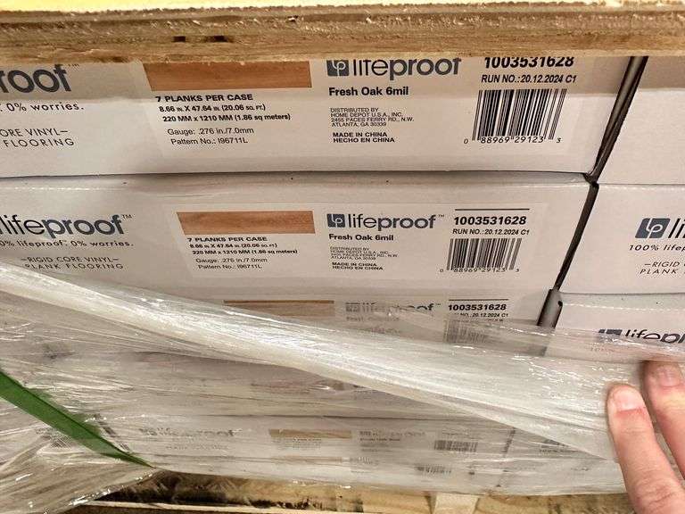 Lifeproof Fresh Oak 6 MIL x 8.7 in. W x 48 in. L Click Lock Vinyl Plank Flooring