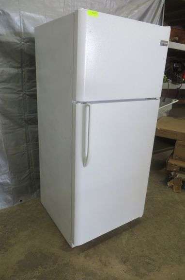 Frigidaire Model AD-18 Refrigerator/Freezer w/ Icemaker