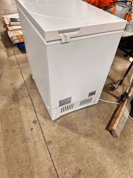 Vissani 7.0 cu. ft. Manual Defrost Chest Freezer