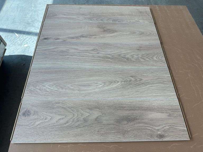 Haybridge Oak Laminated Flooring 10mmx7"x25"