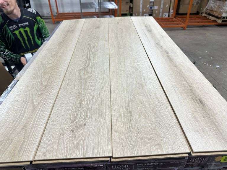 HDC King's Cottage Oak Laminate Wood Flooring (893 SqFt x $)