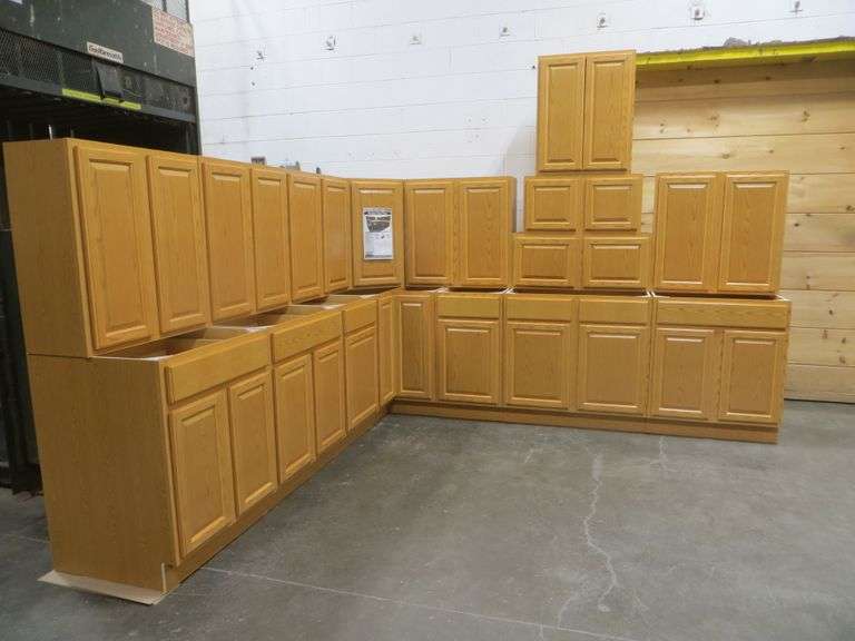 Regal Oak Kitchen Cabinet Set 12'x15'