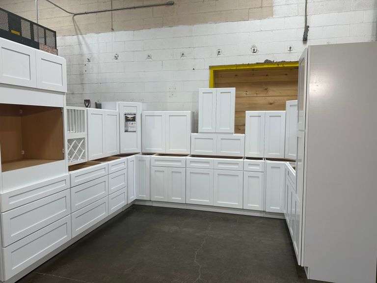 Assembled Arcadia White Kitchen Cabinet Set 10'x14'x10'