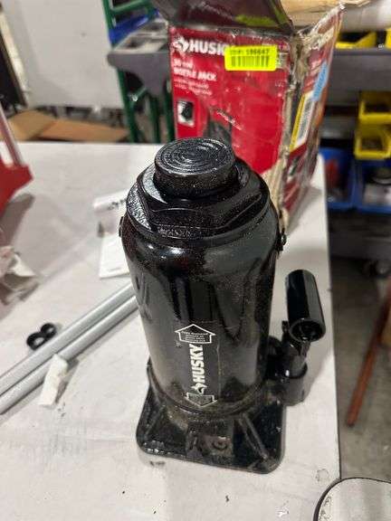 Husky 30 Ton bottle Jack