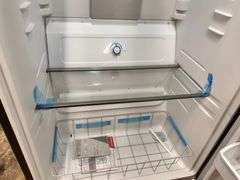 33 Inch Wide 20 Cu. Ft. Free Standing Upright Full Size Freezer