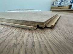 Haybridge Oak Laminated Flooring 10mmx7"x25"