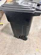 toter 64 Gal Trash Can