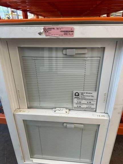 White Vinyl Double Hung Window With Mini Blinds 20"x30"