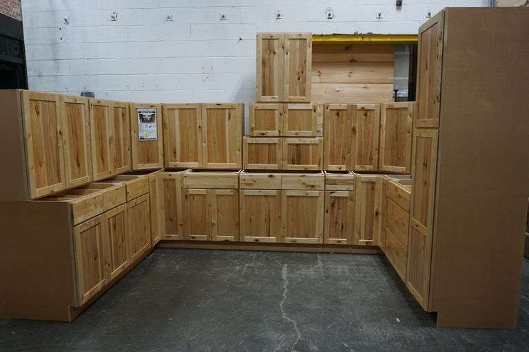 Frontier Shaker Kitchen Cabinet Set 10'x14'x10'