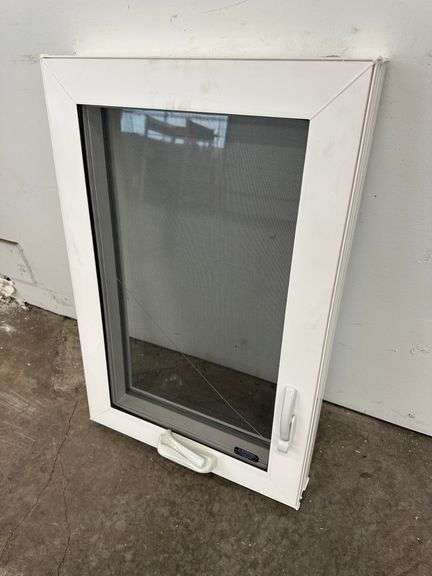 White Vinyl Chelsea Casement Window 15 9/16"x25 9/16"